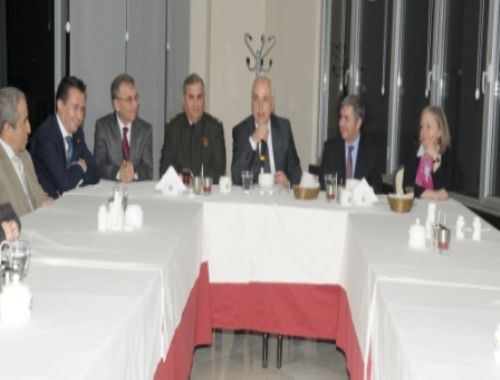 TUZLA PROTOKOLÜ VALİ MUTLUNUN KATILIMIYLA YEMEKTE BULUŞTU